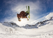 熊猫体育平台-从绿茵场到F1赛道，喀麦隆的足球启示与特奥的冠军接管