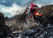 熊猫体育下载-智利对阵切尔西，莱奥的压制级发挥如何定义现代足球的战术革命