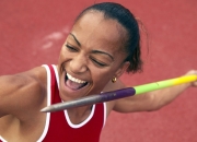 熊猫体育官方-德罗赞持续制造杀伤，马刺踏平热火，一场关于坚韧与战术的胜利