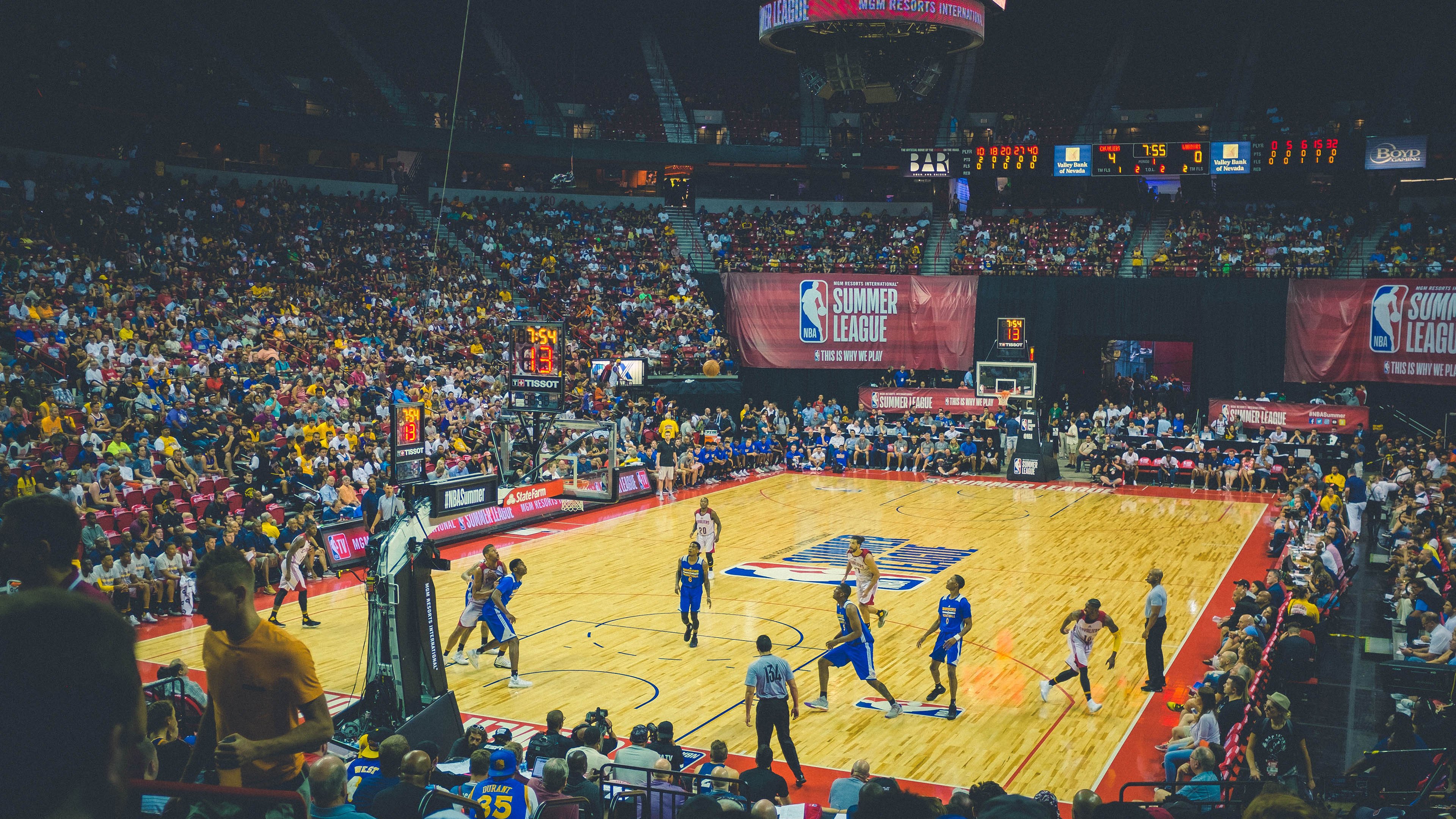 绿白军团之夜，当贝蒂斯铁血防线遇上穆勒的伪九号魔术